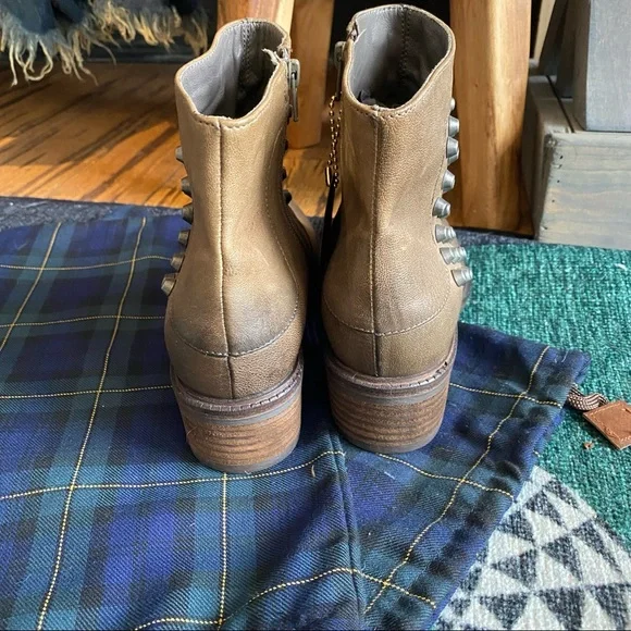 SOLD Vic Studded Boots Dove size 36 5.5 - Picture 4 of 6